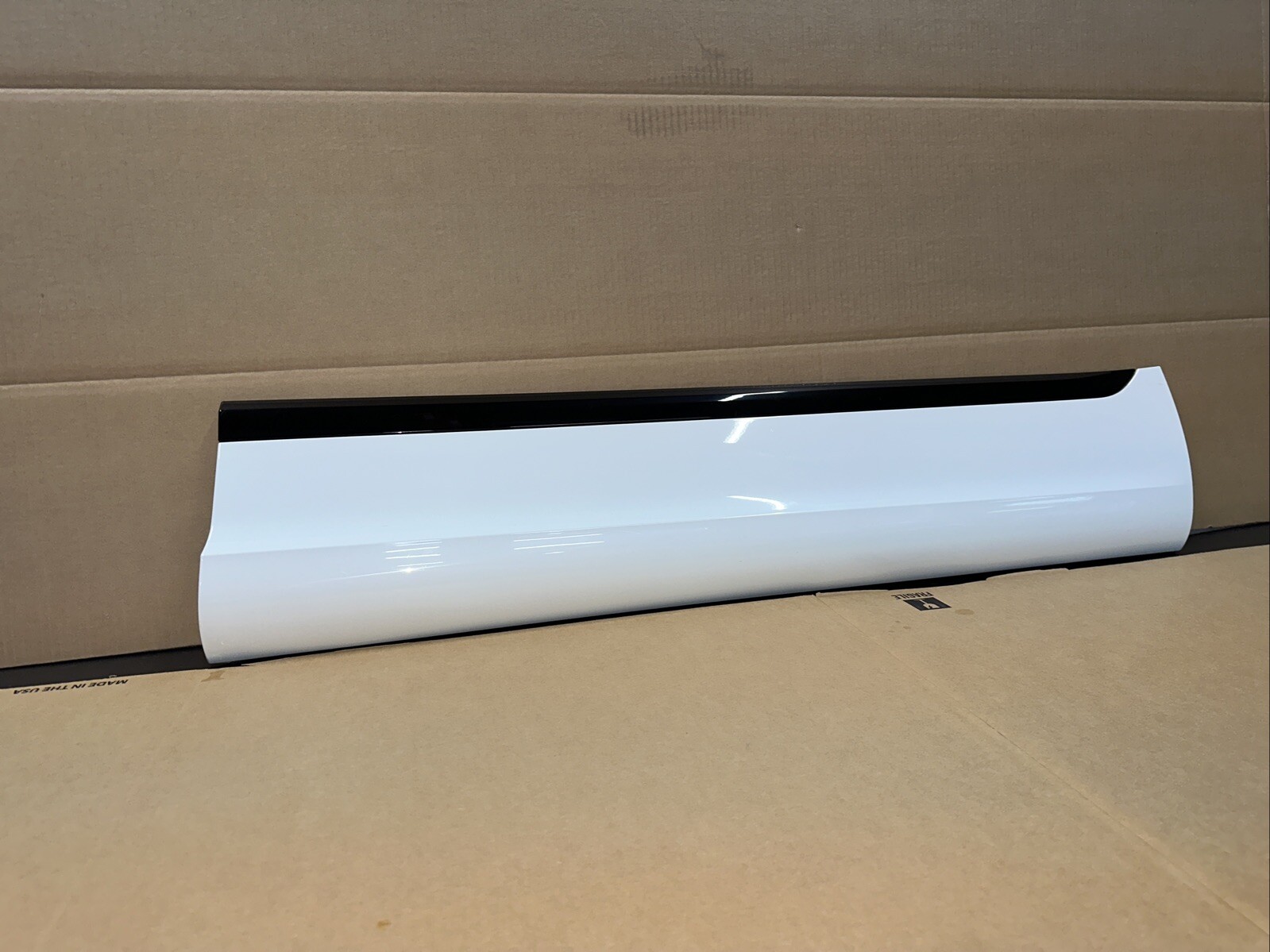 BENTLEY BENTAYGA DOOR MOLDING RIGHT FRONT 36A853072d Black Chrome OEM