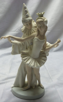Lladro  4882 Carnival Couple w/ Matte Finish No Mask -(DAMAGED,READ DESCRIPTION)