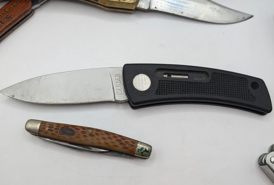 Lote de 15 navajas de bolsillo usadas Gerber, Winchester, Schrade, Eddie Bauer, Sabre Jap Foto 2 de 4