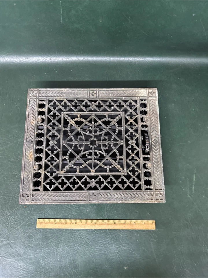 Persianas de rejilla de registro de piso antiguas restauradas de bronce y hierro fundido de 12"x14" Foto 2 de 4
