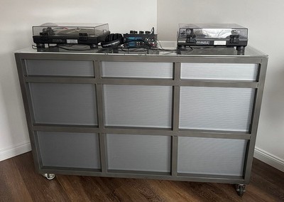 DJ Workstation / DJ Tisch / DJ Pult / DJ Booth   Custom Design mit Rollen