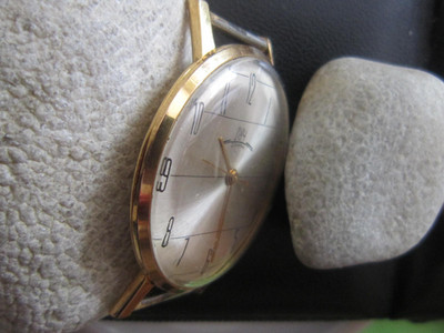1 sowjetische Uhr Luch de luxe 23 Steine funktionsfähig vergoldetes Werk Top!