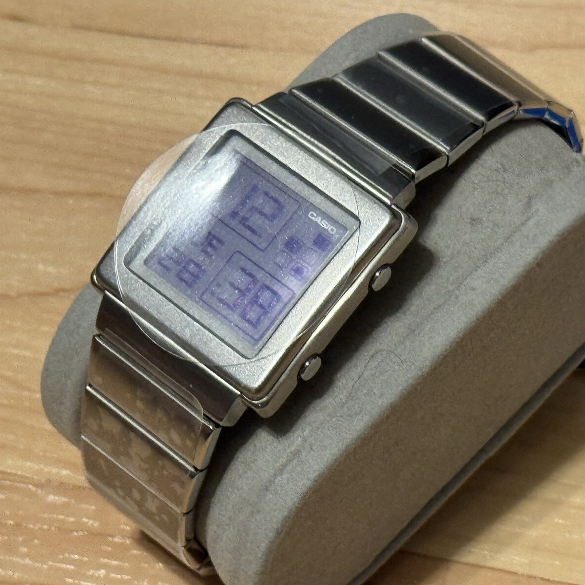 Casio Futurist LA-2000D Vintage Women's Digital Watch 2998