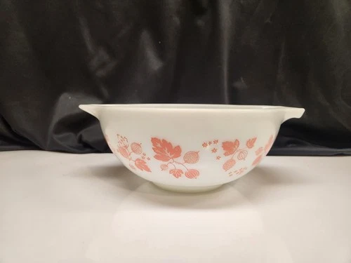 VINTAGE PYREX PINK GOOSEBERRY 443 CINDERELLA MIXING BOWL- 2 1/2 QT.