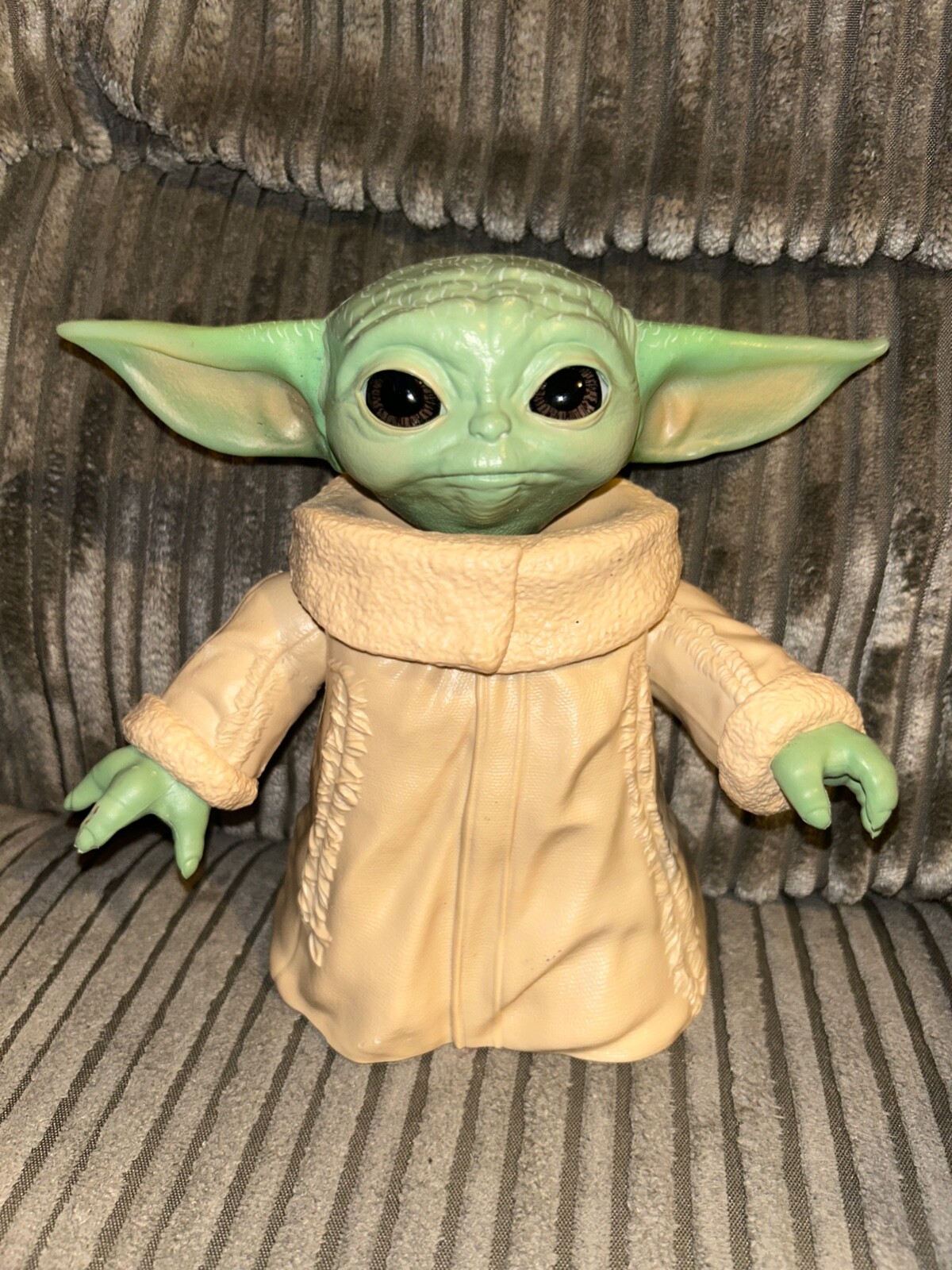Hasbro Star Wars The Child Toy Yoda 6.5 inch Action Figure - F1116