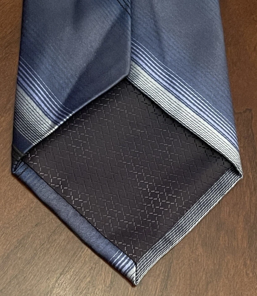 Corbata de cuello Stafford azul negra 100 % seda para hombre hecha en China Foto 2 de 4