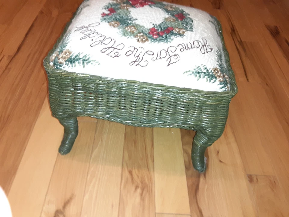 Needlepoint Christmas Ottoman Stool Wreath Green Wicker Holiday Wool - Image 3 of 4