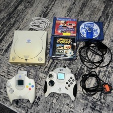 Sega Dreamcast - HKT-3030 - 2 x Controllers - All Leads - 8 Games