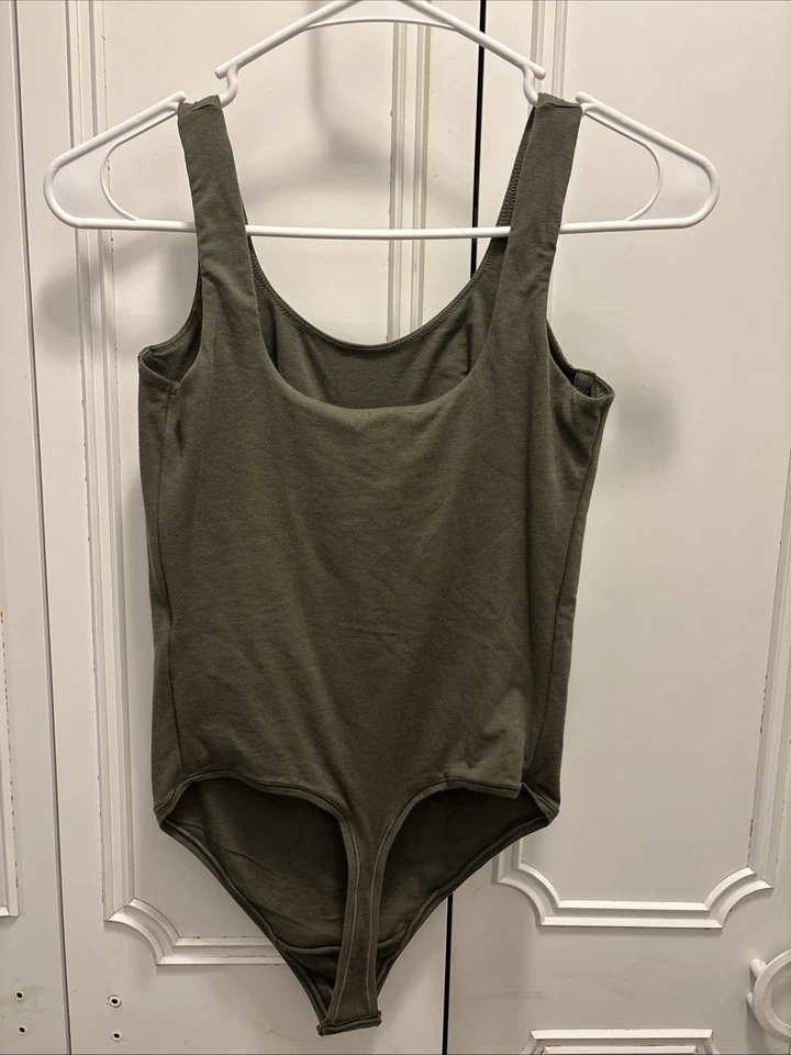 Body Victoria’s Secret ROSA Verde Oscuro, Talla M, Con Aros Incorporados Foto 2 de 4