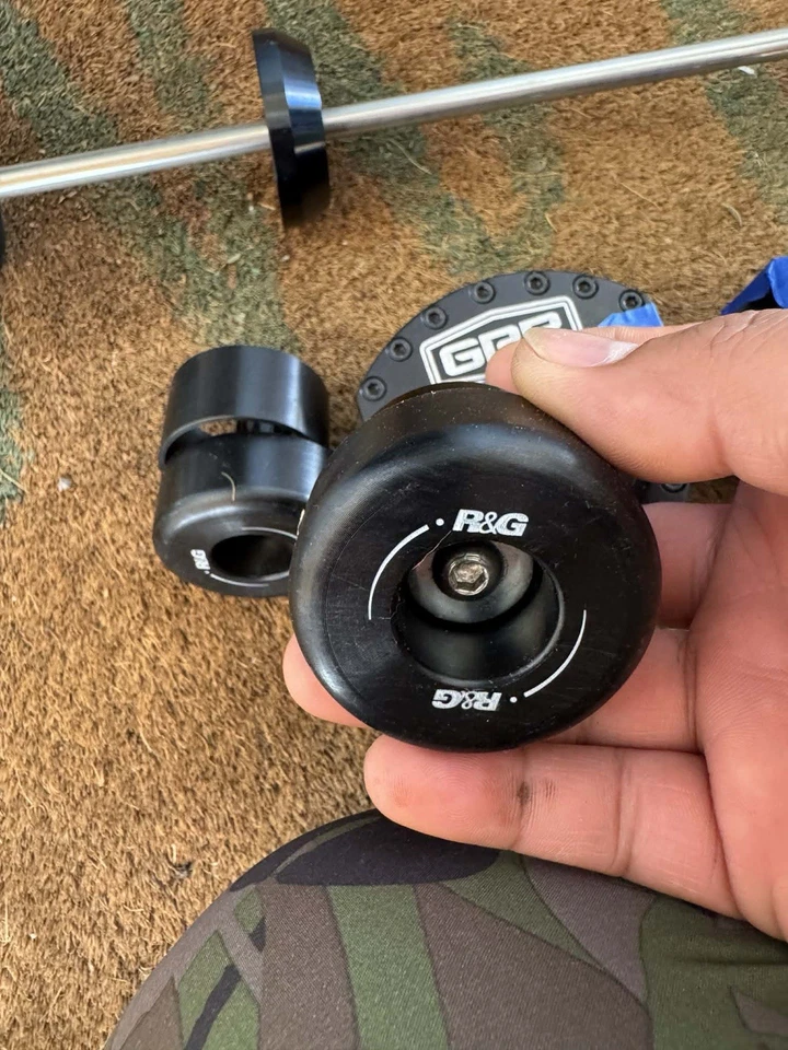 20 + Yamaha r1 GPR V5 стабилизатор и передняя вилка ползунок и задний ползунок - Изображение 2 из 4