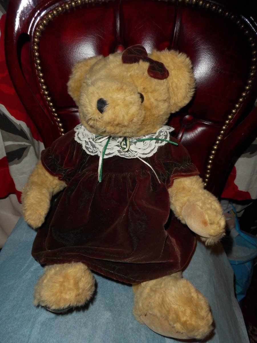 THE TRADITIONAL BEAR COLLECTION FROM 1996. PLUSH BEAR .FREE PP