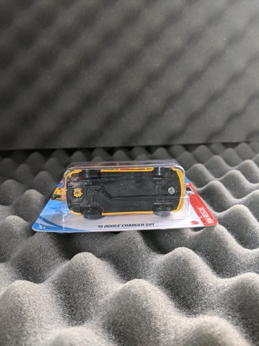 Hot Wheels HW Rescue #228 Yellow '15 Dodge Charger SRT Track Stars 2021 P20 - Picture 4 of 5