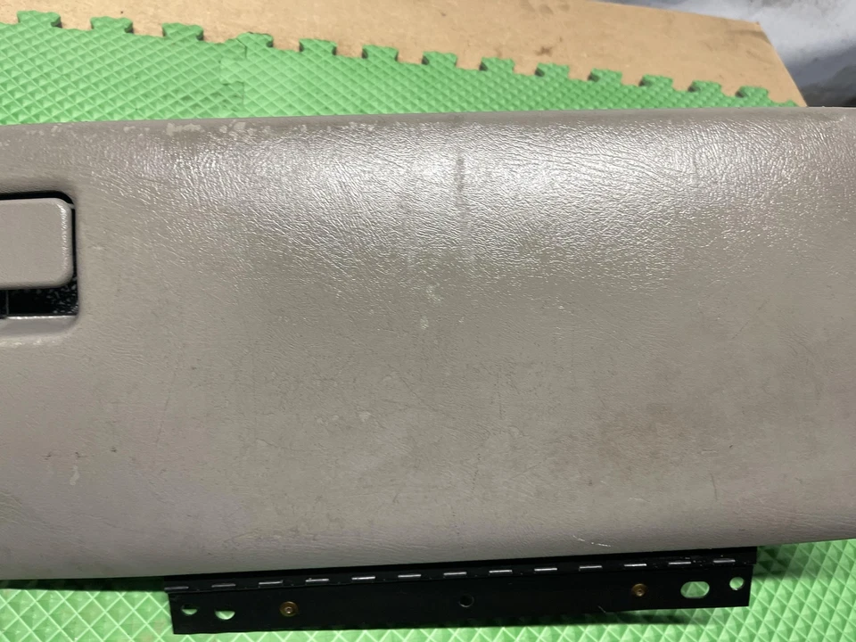 02-05 Cadillac Escalade Glove Box Assembly Pewter Oem Tested - Image 3 of 4