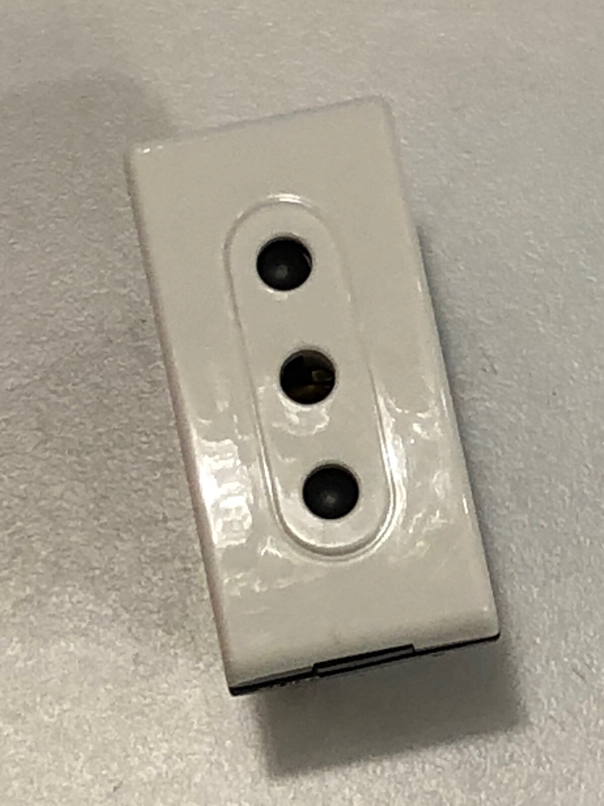 LEGRAND CROSS 680520 - PRESA 2P+T 10A 1 MODULO BIANCO