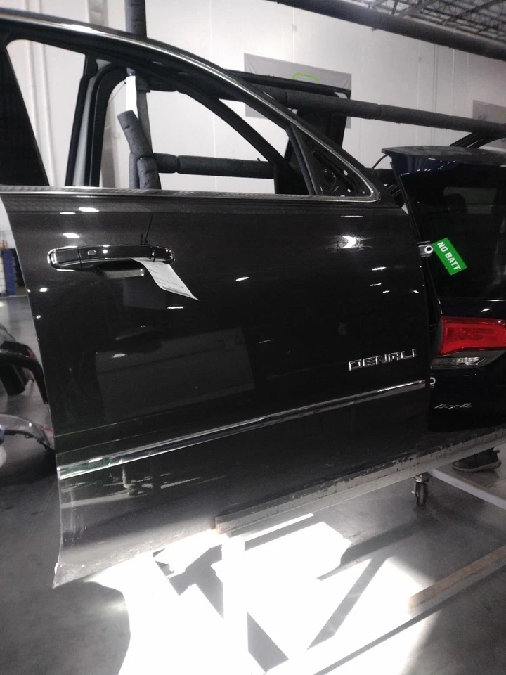 Conjunto de puerta delantera derecha usado se adapta a: GMC Yukon XL 1500 2017 delantera derecha gr Foto 2 de 4