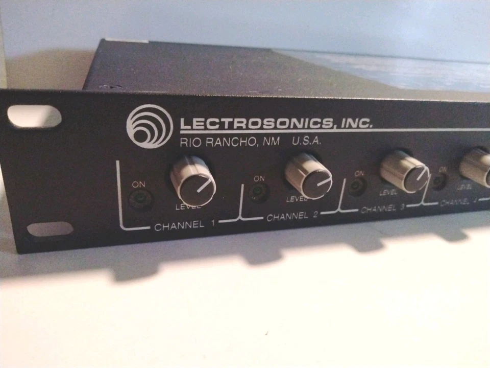 Lectrosonics AM8 Automatic 8 Channel Microphone Mic Mixer S/N 4808 - Image 2 of 4