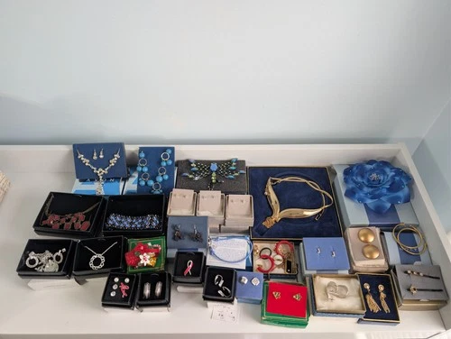 AVON JEWELRY LOT 30+ Earrings Pin Necklace Vintage Costume Original Boxes SIGNED