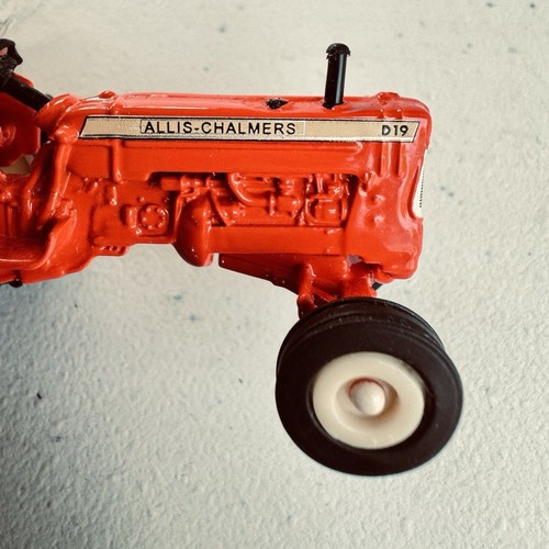 Allis Chalmers D-19 Tractor Toy B0518YL01, Diecast Orange W/Black Rubber Tires - Picture 12 of 13