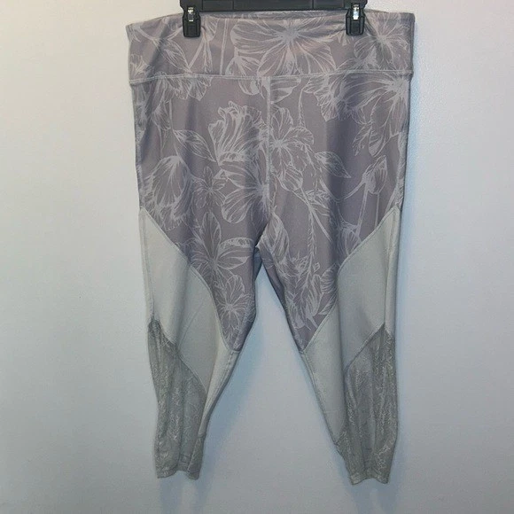 "NWT" FABLETICS BROGAN FLORAL LACE GRAY/LAVENDER CAPRIS - SIZE 2X - Image 2 of 4