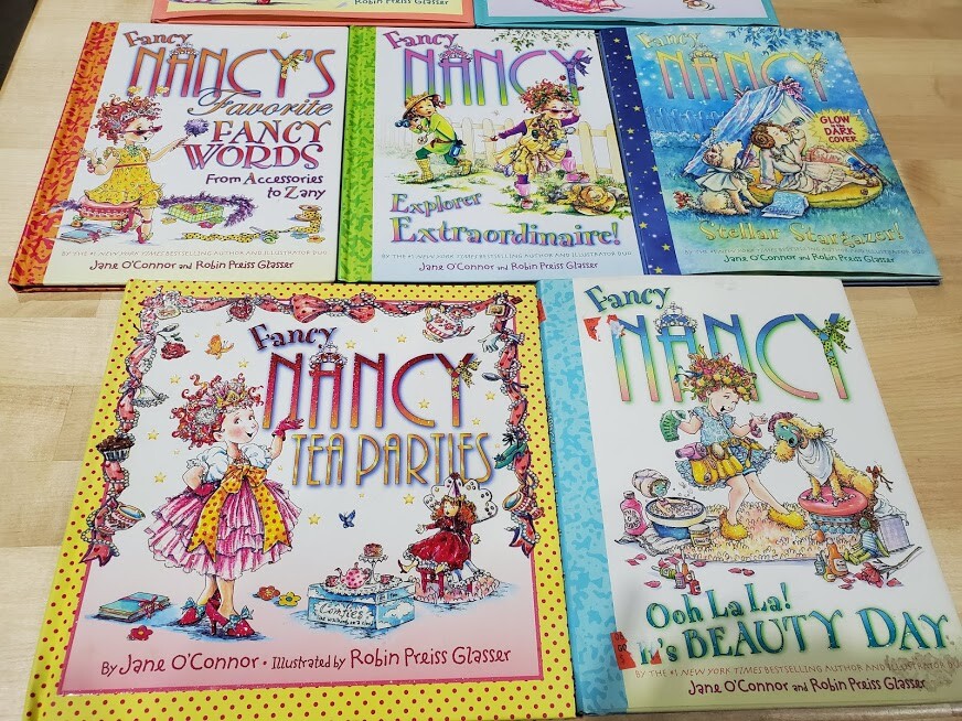 Fancy Nancy 30冊セット Fancy Nancy: The Wonderful World of Fancy Nancy: 4 Books in 1 Box