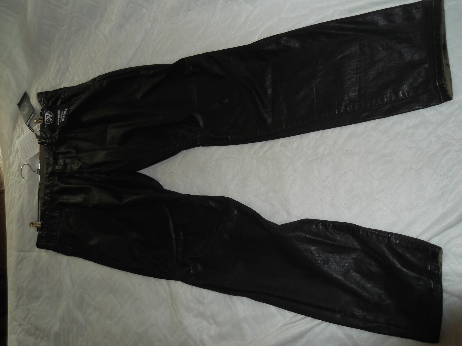 Jeans noir vintage troué avec étiquette