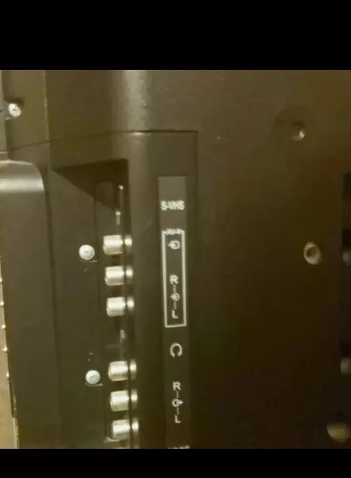 Hitachi L26H01U 26" 720p HD LCD Television Excellent Condition  - Image 4 of 4