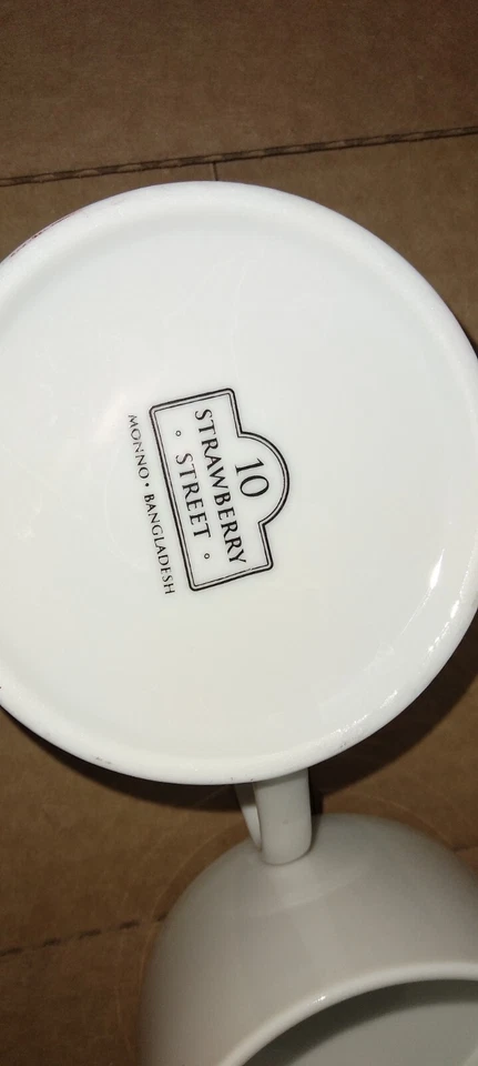 Taza 10 Strawberry Street White 8 OZ, Juego de 6 Excelente Estado Usada Foto 4 de 4
