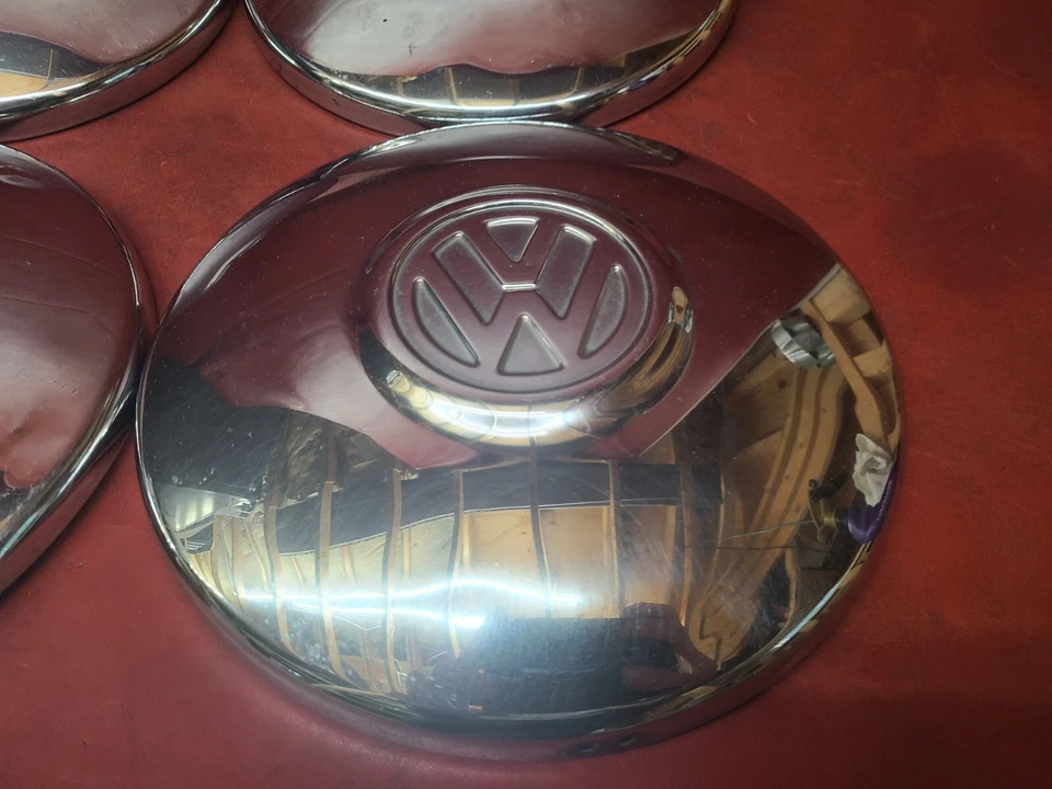 Juego de cuatro tapacubos plato perro coche furgoneta VW Beetle 1972-1979 Foto 2 de 4