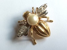 Broche plaqué or Abeille fausse perle pierre verre facettes clair poinçon
