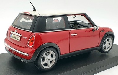 Maisto 1/18 scale Diecast 31619 - BMW Mini Cooper Red with white