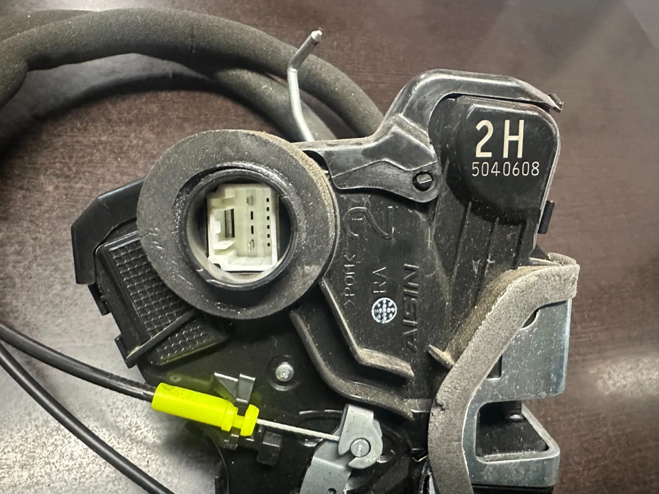 Cerradura de pestillo de puerta delantera derecha para pasajero Subaru Forester 2016 2017 2018 Foto 4 de 4