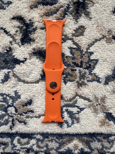 Bracelet Apple Watch orange HERMES élégant et durable accessoire authentique pour Apple Watch - Photo 2 sur 3