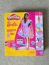 Play-Doh Barbie Fashionista Ruffles playset Barbie included New