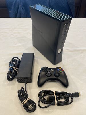 Microsoft Xbox 360 Slim S 4GB | 250 GB Console Wireless Controller Works Great!