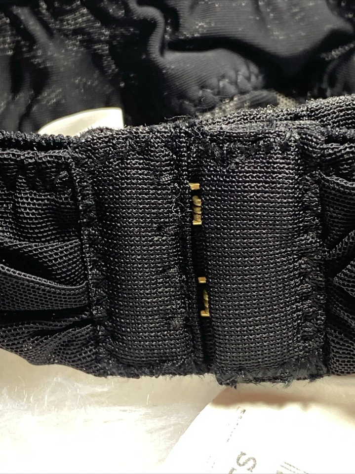 Cinto de liga suspenso Aubade preto cetim e lingerie de renda Love Jones - Imagem 4 de 4