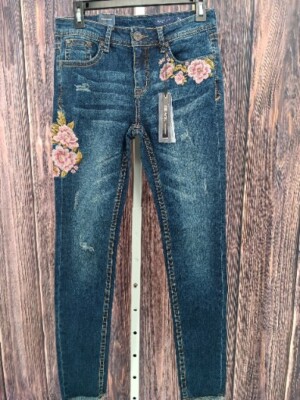 Grace Jeans Easy Fit Size 26 embroidered Flowers 11-AD9