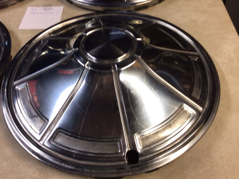 "4 cubiertas de rueda Plymouth Duster 1972-1976, Valiant 14"" usadas" Foto 4 de 4