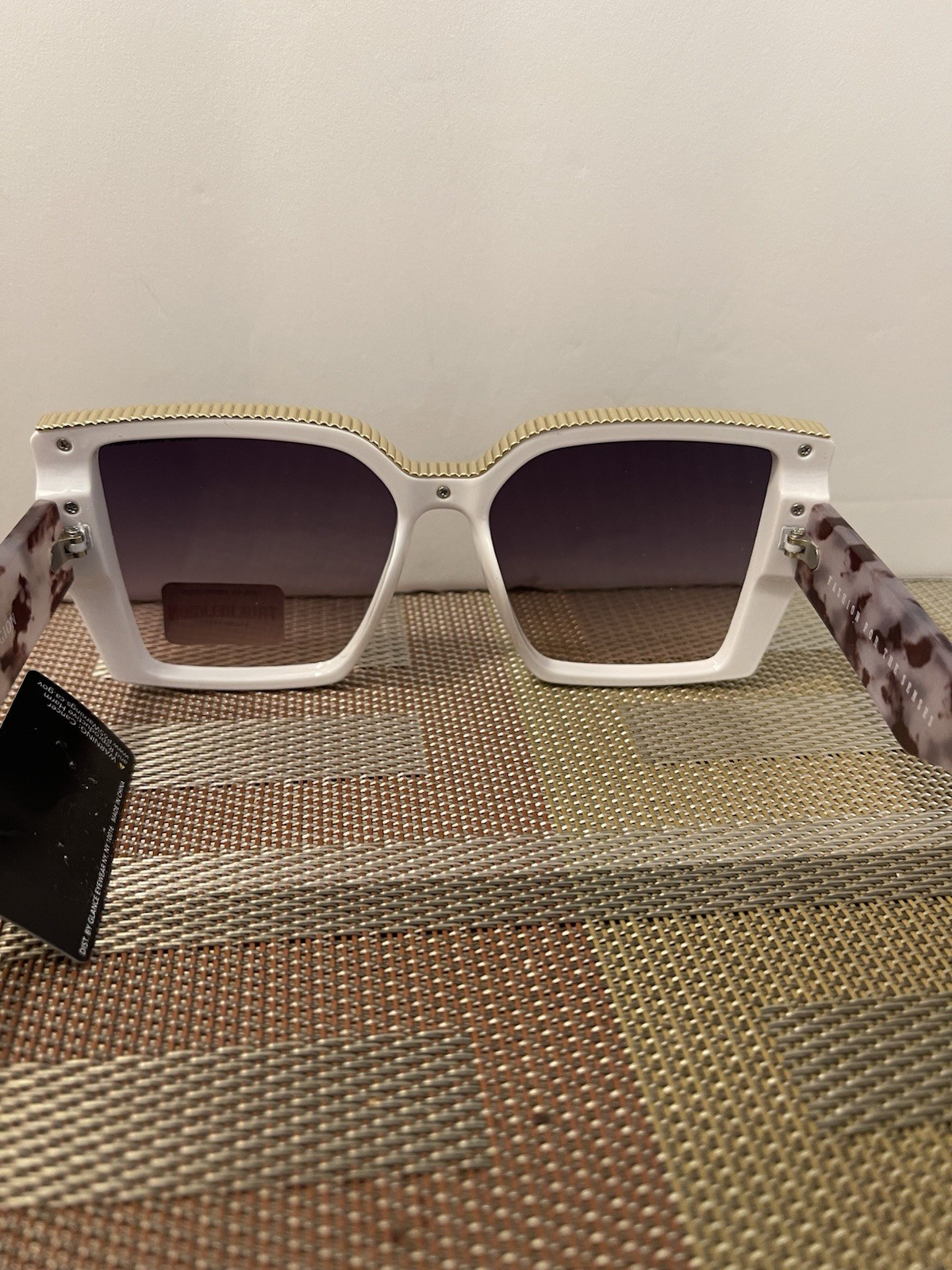 TRUE RELIGION Women’s White Frame Sunglasses Oversized Gold Accent Marbled Arms  thumbnail 6