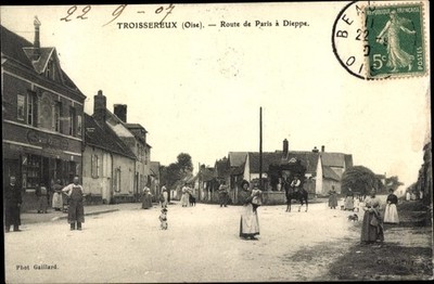 Postcard Troissereux Oise, Route de Paris a Dieppe - 3549164
