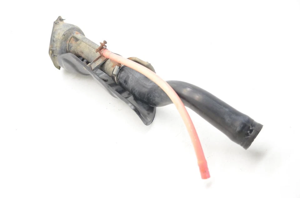 90-97 Nissan Pickup D21 6 Cylinder 4WD 21.1 Gallon Fuel Filler Neck - Imagem 3 de 4