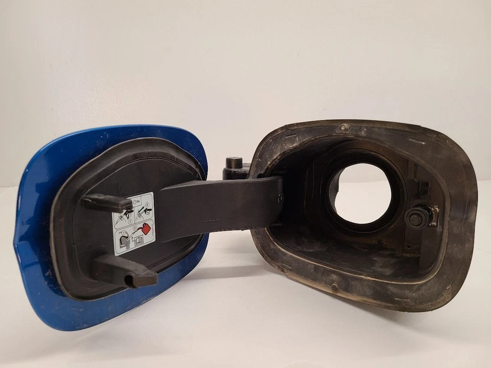 2013-2020 FORD FUSION Fuel Filler Door Blue DG9Z54405A26A      Foto 3 de 4