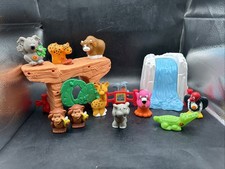 Fisher Price Piccole Persone dalla A alla Z Imparare Zoo Cascata e Grotta e 11 Animali