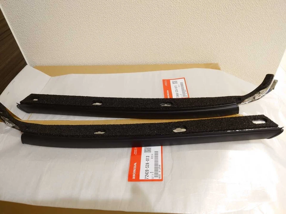 Moldura de pilar delantero original Honda S2000 AP2 72420-S2A-013 / 72460-S2A-013 Foto 2 de 4