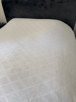 vtg ecru decoratively woven cotton double bedspread White King/Cal King