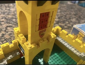  LEGOLAND Castle 6075 Castle System (1981 Retired) w/Box, Instructions