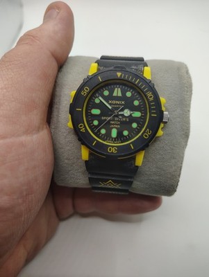 Vintage Xonix Sports Divers Watch New Battery And Works.
