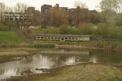 Foto A3 Blick auf die Wader Scrape Hide and Alder Lodge in Fulham aus Pe c2015