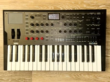 Korg Modwave Wavetable Synthesizer - Mint condition and has power adapter