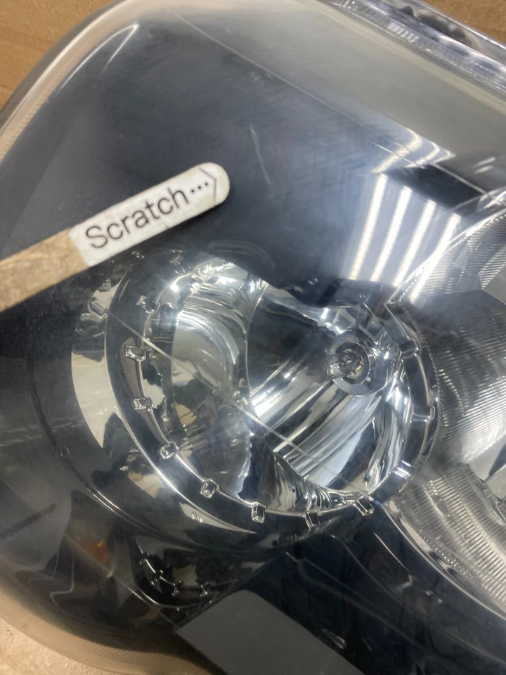 2004-2005 Land Rover Freelander Left Driver LH Halogen Headlight O2521 DW - Image 4 of 4