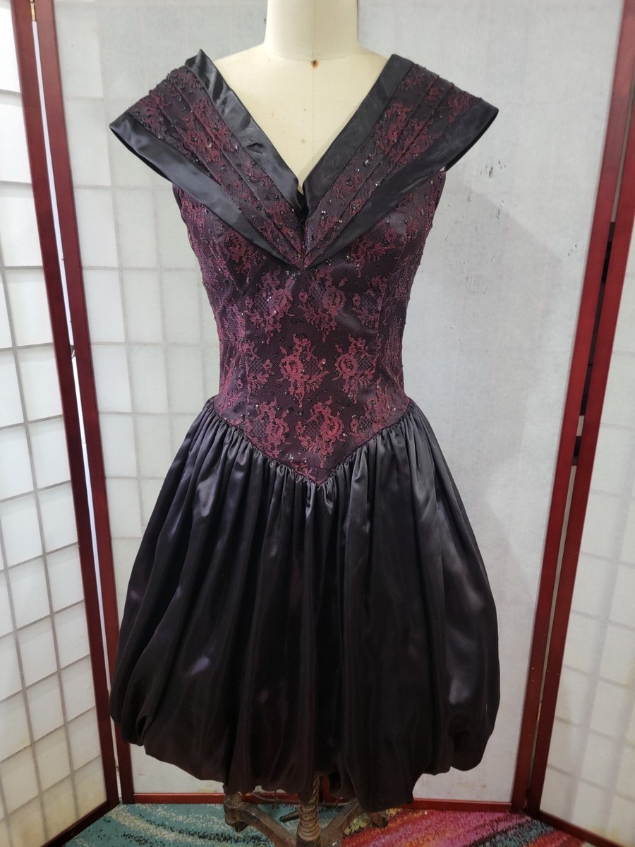 gunne sax black dress Vintage 1980s Strapless & White Polka Dots Delicate lace trimming along the neckline and bodice recalls the nostalgic beauty of vintage prairie dresses 80s Gunne Sax Lace Dress